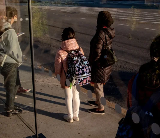El viaje a la escuela de los estudiantes sin hogar