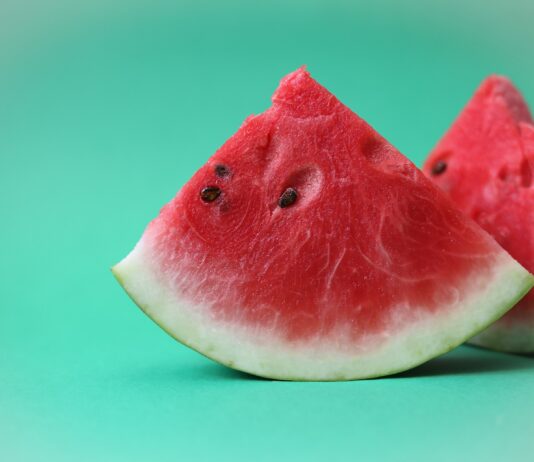 Estamos reportando un genocidio con emojis, ¿qué dice eso sobre el periodismo?