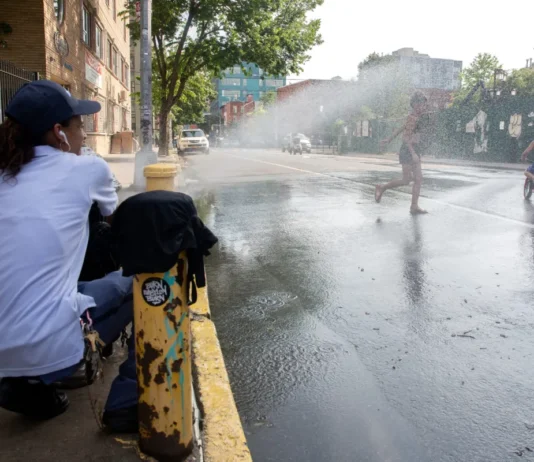 Cómo abrir una boca de incendios para refrescarte en Nueva York