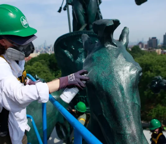 Tratamiento facial para estatuas de piedra