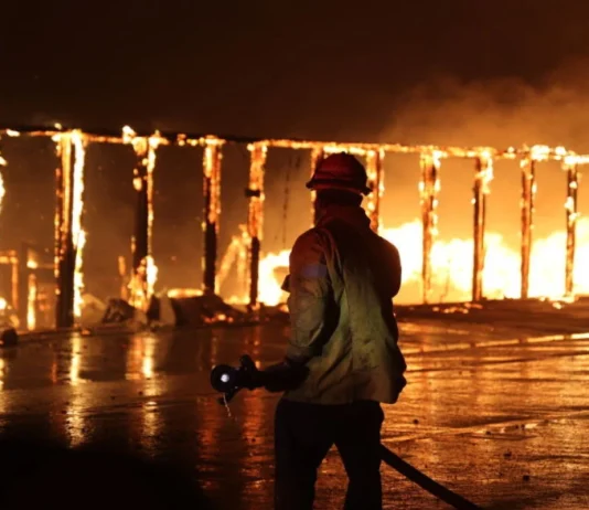 El humo tóxico de los incendios de Los Ángeles