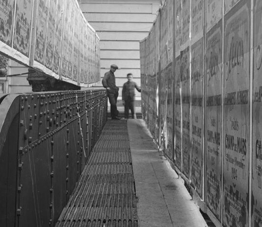 La acera que nunca llegó